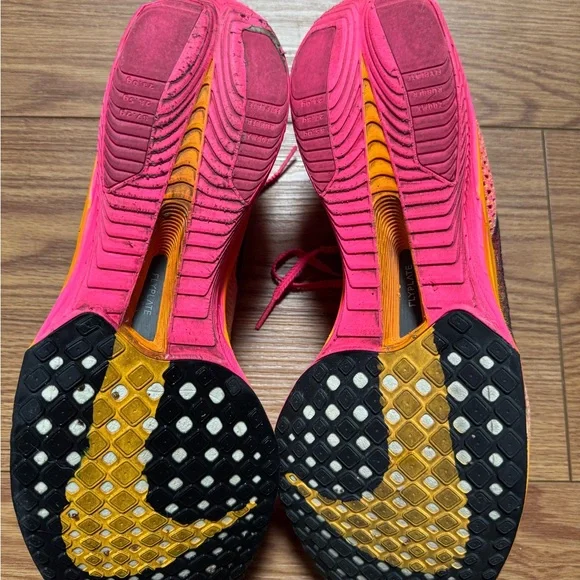 Vibrant Pink Men’s Vaporfly 3s - Picture 4 of 6